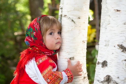 Любить всем сердцем и душой.....
... ту, что Родиной зовется.))