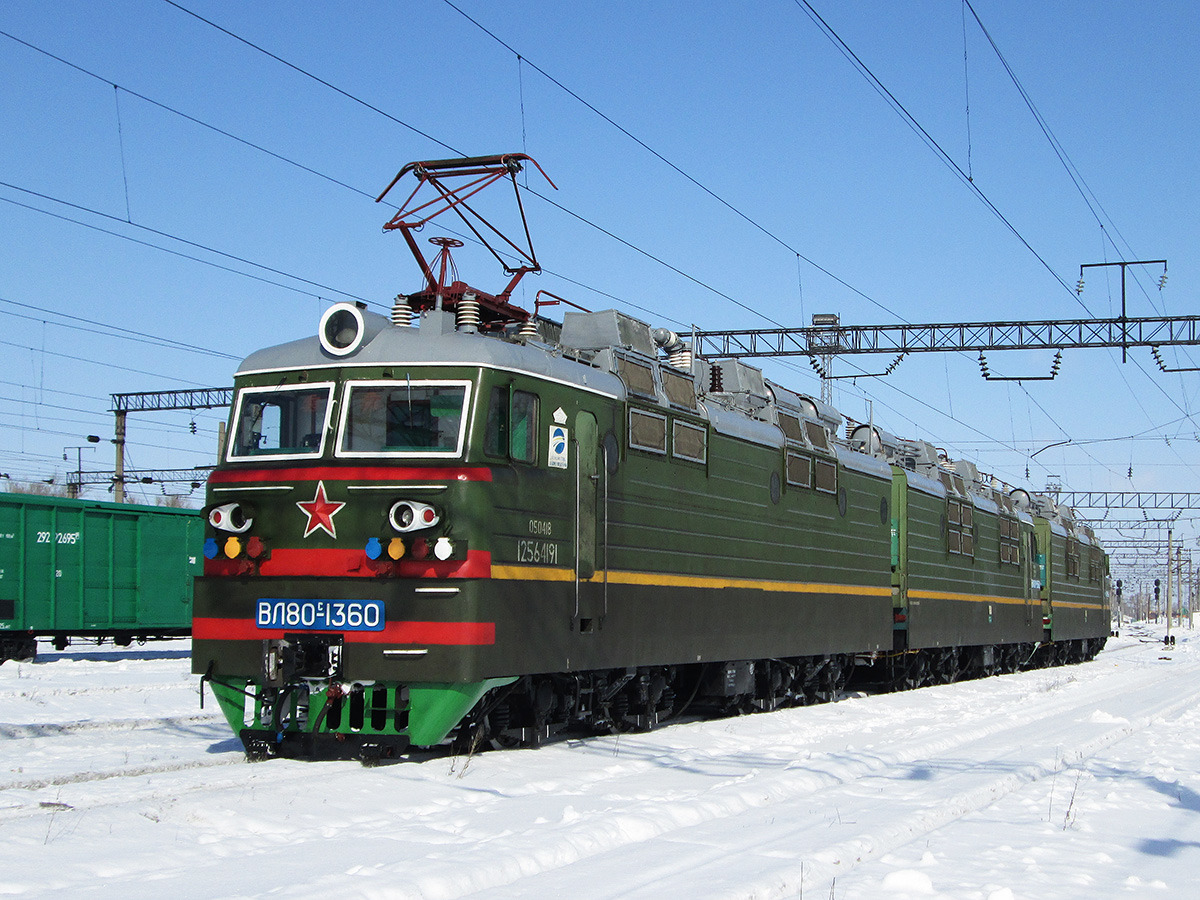 Вл80. Вл80 электровоз. Вл80с три секции. Вл80с 3005. Вл80с 2800.